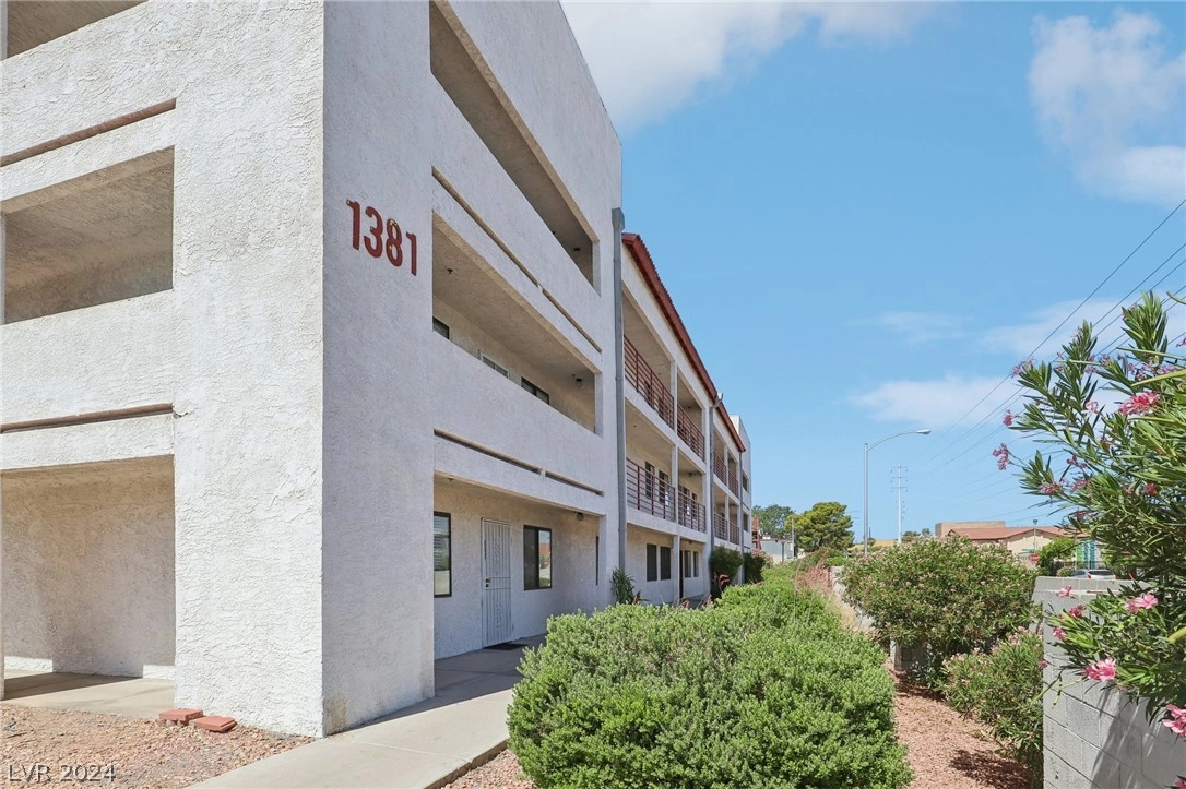 1381 E University Ave Unit 301  