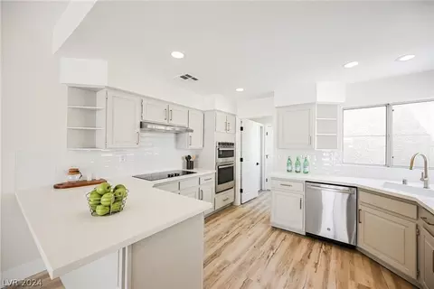 5128 Harvest Moon Ln, Las Vegas, NV 89107