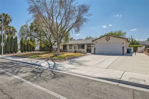 3932 N Torrey Pines Dr, Las Vegas, NV 89108