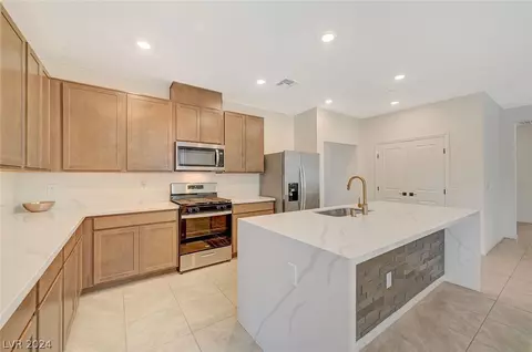10204 Chockstone St, Las Vegas, NV 89166