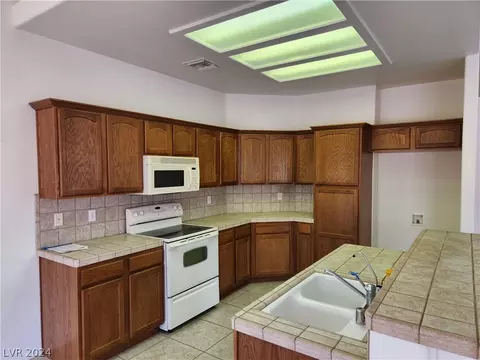 1446 Palm Dr, Laughlin, NV 89029 photo 9