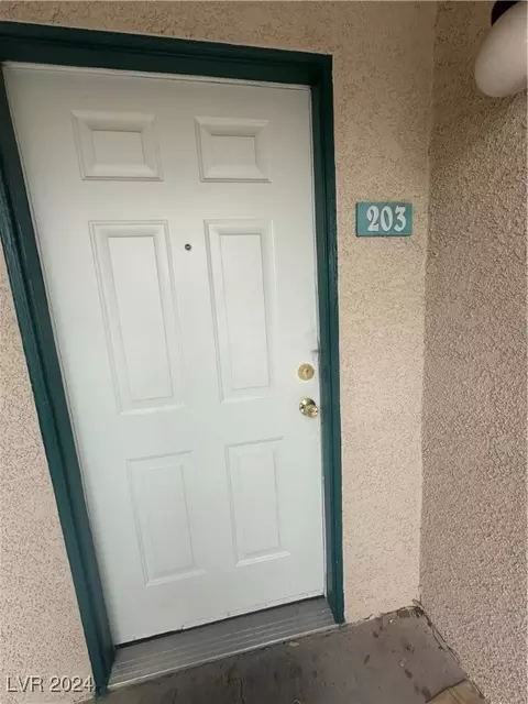 5121 Lindell Rd #203, Las Vegas, NV 89118