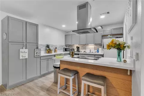 5107 Village Dr #0, Las Vegas, NV 89142