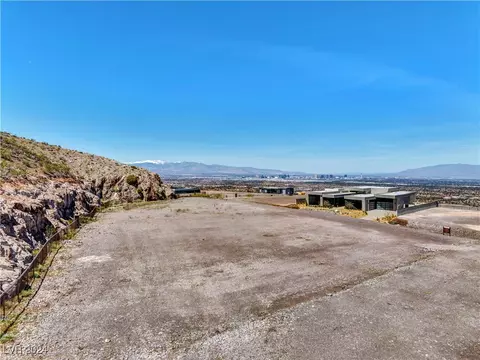 5 Chisel Crest Ct, Henderson, NV 89012