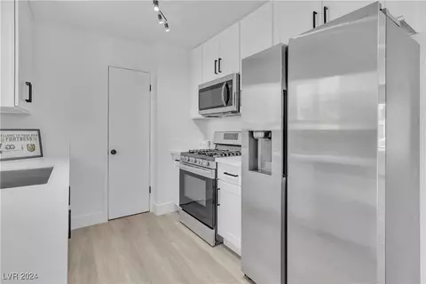 211 Dogwood St, Henderson, NV 89015