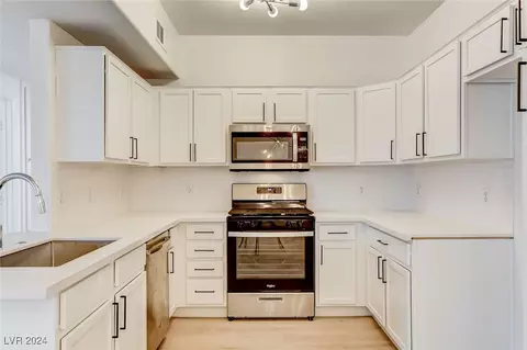 2291 W Horizon Ridge Pkwy #11265, Henderson, NV 89052