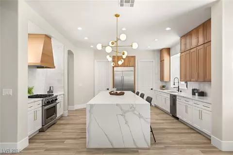 1008 Sir James Bridge Way, Las Vegas, NV 89145