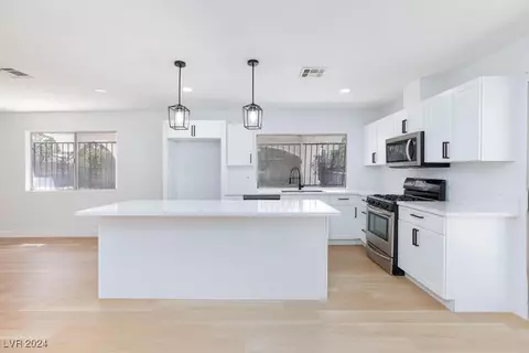 661 Riata Way, Las Vegas, NV 89110