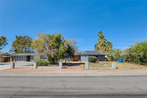 2092 Surrey Ln, Las Vegas, NV 89119