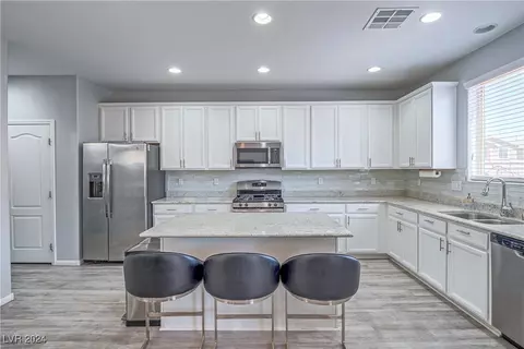 7724 Eastham Bay Ave, Las Vegas, NV 89179