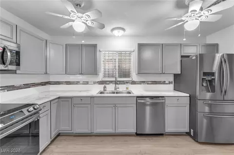 256 Greenbriar Townhouse Way, Las Vegas, NV 89121