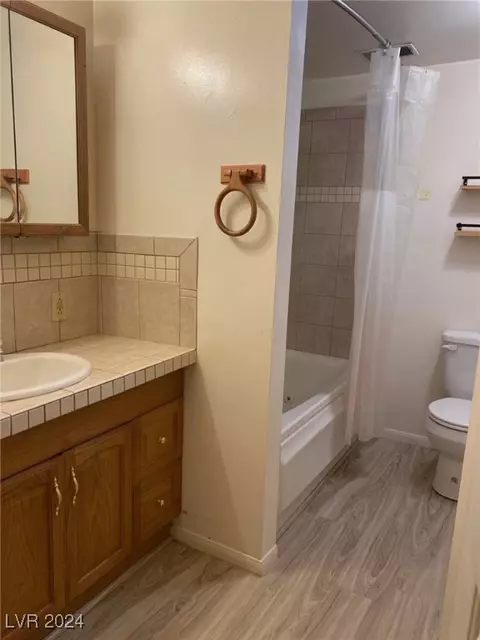 Bath - 1530 Mill St, Ely, NV 89301 photo 2 of 3