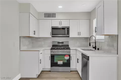 8064 Cimarron Ridge Dr #101, Las Vegas, NV 89128
