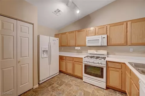 9708 Fionna Ln #102, Las Vegas, NV 89129