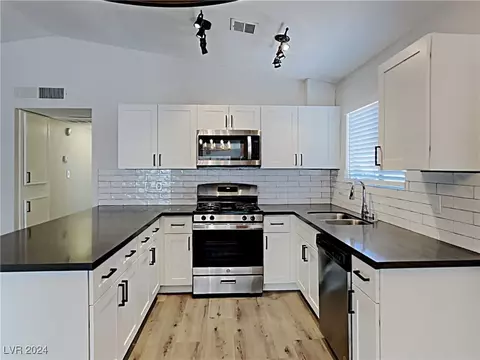 6442 Placer Dr, Las Vegas, NV 89103