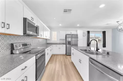 2825 Mariner Turquoise Ln #4, Las Vegas, NV 89183