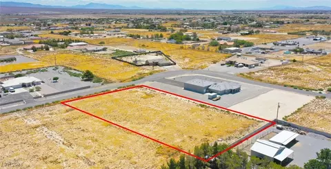 2710 Tahachapi Ave, Pahrump, NV 89048