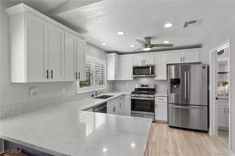 2440 Desert Glen Dr, Las Vegas, NV 89134