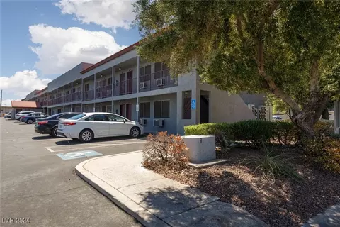 797 E Harmon Ave #43, Las Vegas, NV 89119
