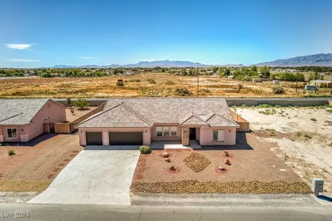 4621 Honey Locust Dr, Pahrump, NV 89061