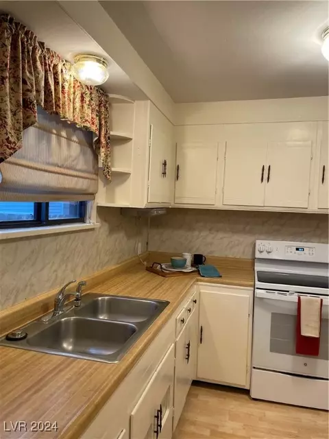 Kitchen - 733 Avenue G, Ely, NV 89301 photo 2 of 2
