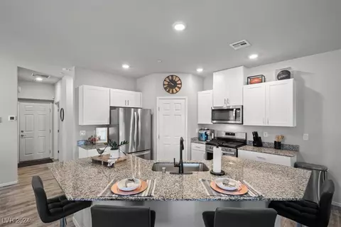 7465 Snowy Owl St #103, North Las Vegas, NV 89084