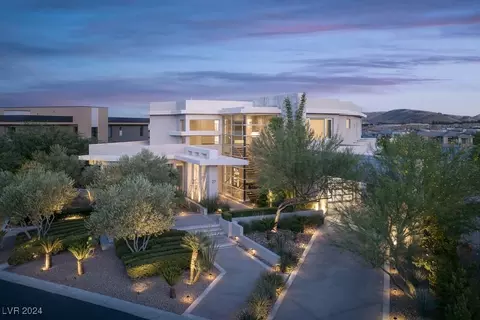 27 Meadowhawk Ln, Las Vegas, NV 89135