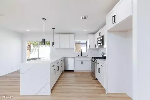 1705 Battle Creek Cir, Las Vegas, NV 89108