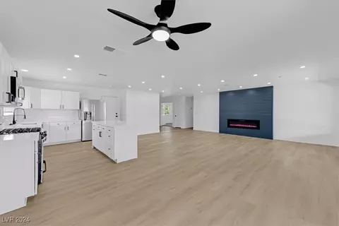 7117 Hurricane Way, Las Vegas, NV 89145
