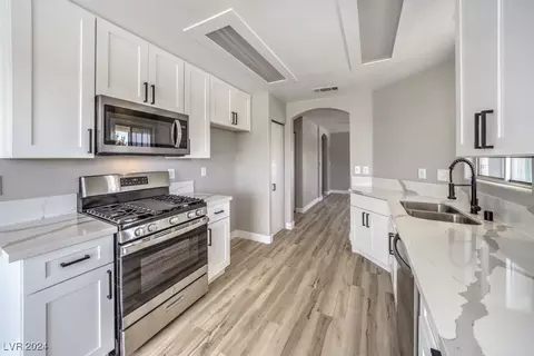 1421 Linnbaker Ln #203, Las Vegas, NV 89110