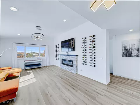 600 Hidden Valley Dr, Henderson, NV 89002