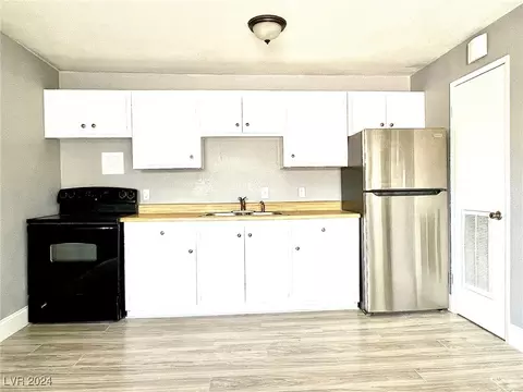 3727 Hazelwood St #24, Las Vegas, NV 89119