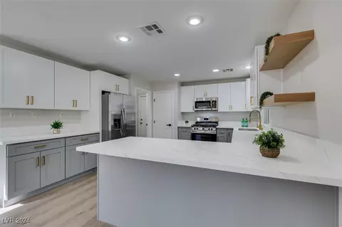 5822 Springmist St, North Las Vegas, NV 89031