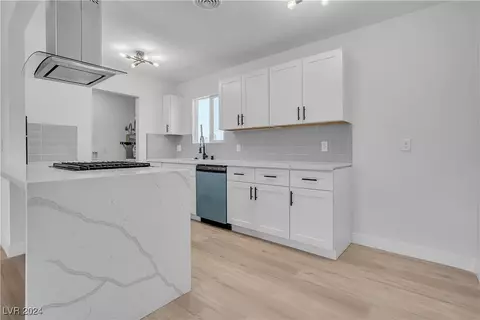 2574 Sandy Ln, Las Vegas, NV 89115