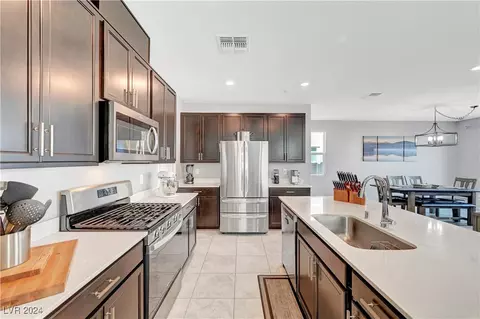 6832 Vacarez Dr, Las Vegas, NV 89149
