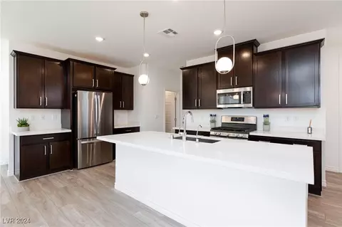 9933 Iron Creek Ave, Las Vegas, NV 89178