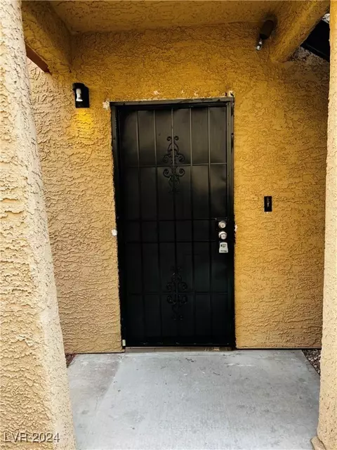 4350 Sanderling Cir #65, Las Vegas, NV 89103