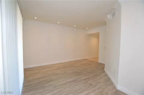 270 E Flamingo Rd #109, Las Vegas, NV 89169