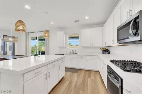 612 Suncrest Peak Pl, Henderson, NV 89011 photo 9