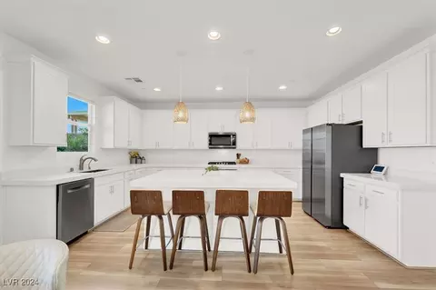 612 Suncrest Peak Pl, Henderson, NV 89011 photo 6