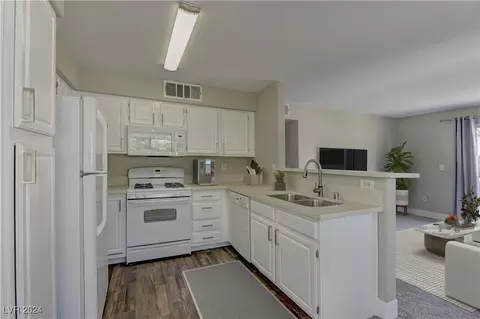 5710 E Tropicana Ave #2203, Las Vegas, NV 89122