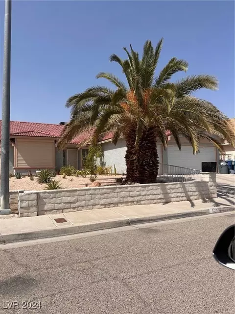 5211 Misty Morning Dr, Las Vegas, NV 89118