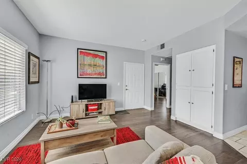 9470 Peace Way #214, Las Vegas, NV 89147