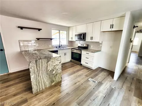 1390 S Comstock Cir, Pahrump, NV 89048