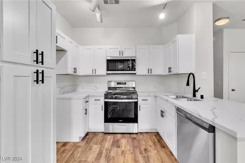 251 S Green Valley Pkwy #1311, Henderson, NV 89012