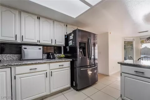 Kitchen - 1832 Ruby Ln, Henderson, NV 89014 photo 3 of 4