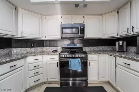 Kitchen - 1832 Ruby Ln, Henderson, NV 89014 photo 4 of 4