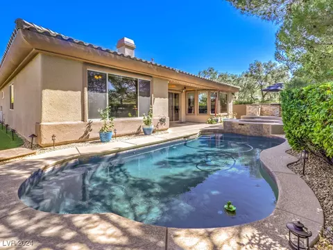 29 Moraine Dr, Henderson, NV 89052