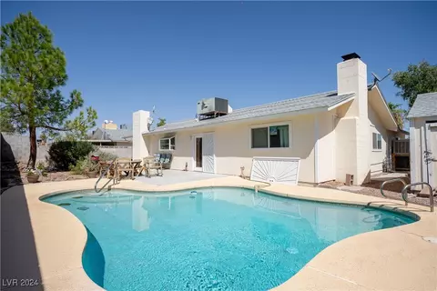 220 Thunder St, Las Vegas, NV 89145
