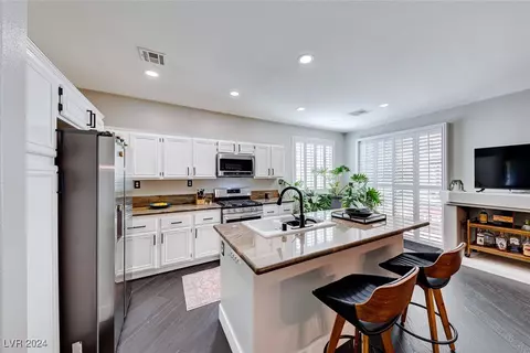 2287 Chestnut Bluffs Ave, Henderson, NV 89052